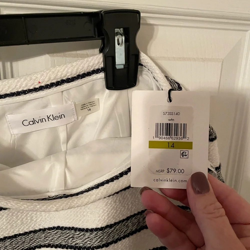Calvin Klein skirt - Picture 2 of 3